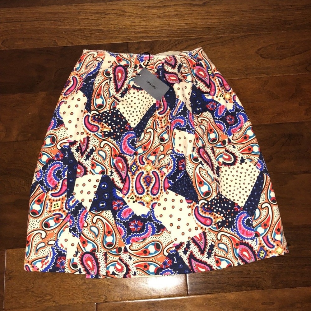 Authentic Miu Miu Printed Mini Skirt Size 38 (2)
